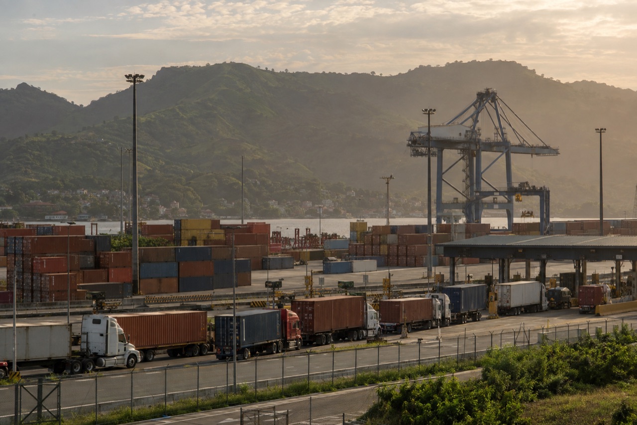 Illustrative image: container stacks and a gantry crane at a South American port